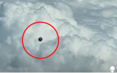 INCREDIBLE CUBED-SHAPED UFOS SEEN BY PILOTS